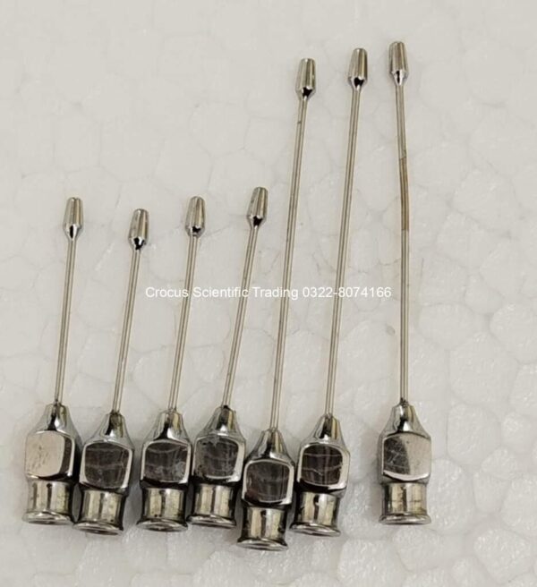 Oral gavage feeding needle for administering liquids to rats in laboratory setting